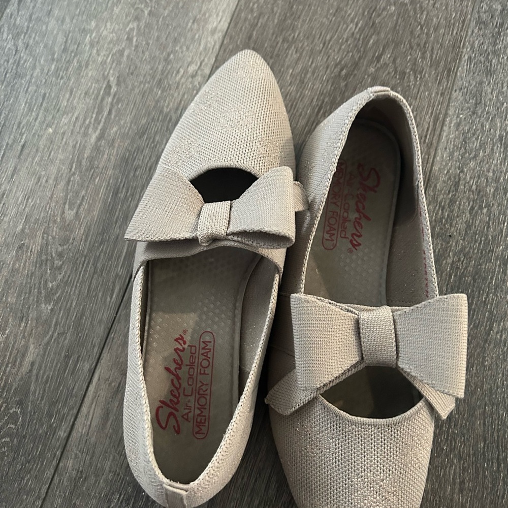 Skechers women Cream Bow Dress Shoes